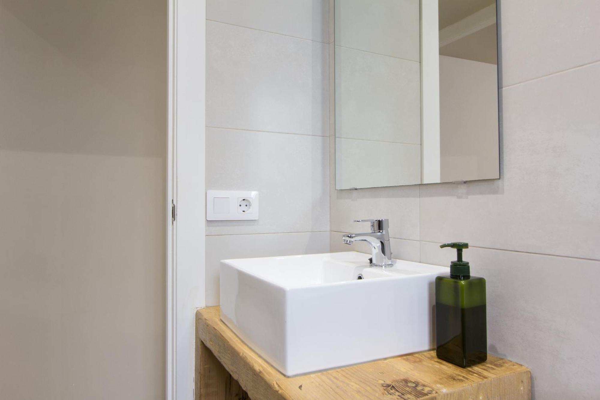 Novus Homes Barcelona Santa Eulalia L'Hospitalet de Llobregat Exterior foto